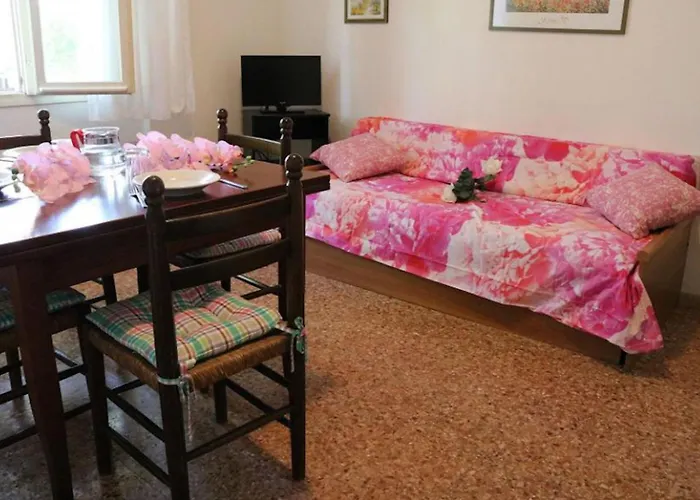 Luminous Flat Near The Апартаменты Бибионе