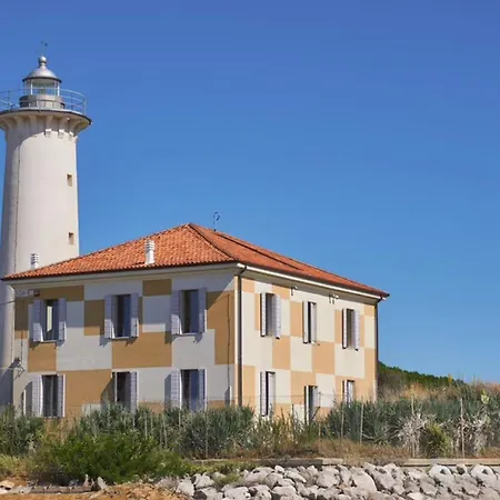 Luminous Flat Near The 公寓